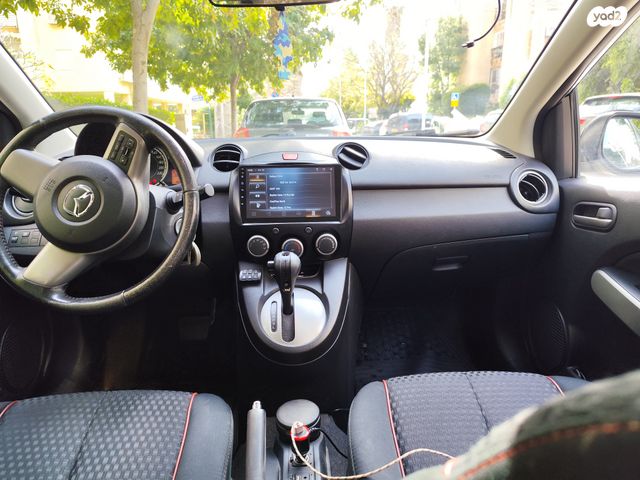 מודעת רכב מאזדה 2