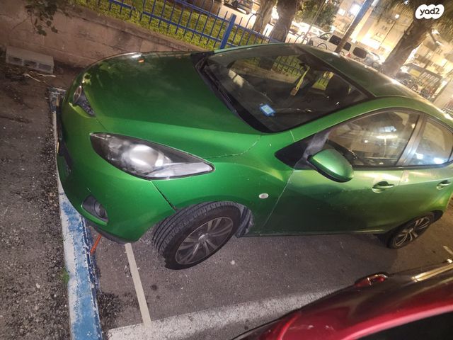 מודעת רכב מאזדה 2