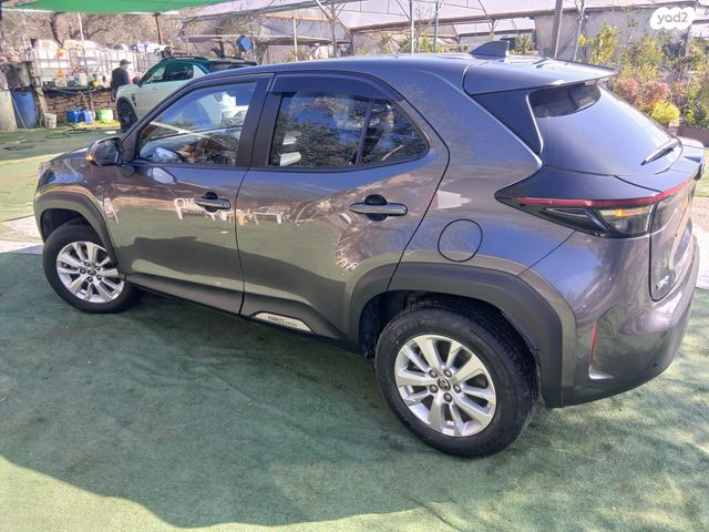 טויוטה יאריס קרוס