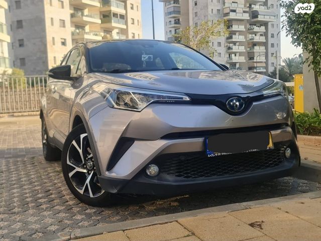 מודעת רכב טויוטה C-HR