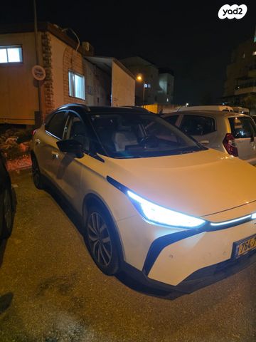 מודעת רכב ג׳ילי Geometry C