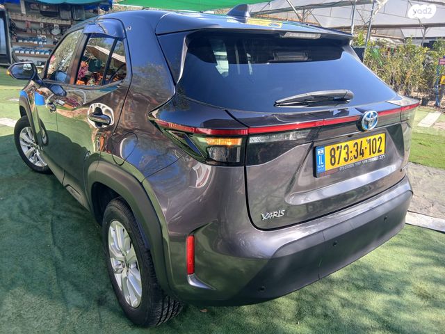 טויוטה יאריס קרוס