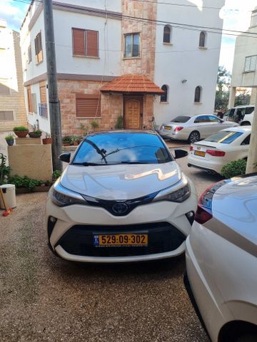 מודעת רכב טויוטה C-HR