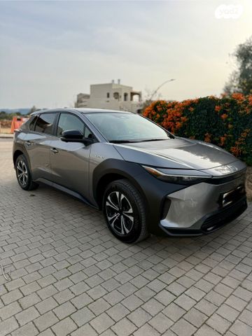 מודעת רכב טויוטה bZ4X