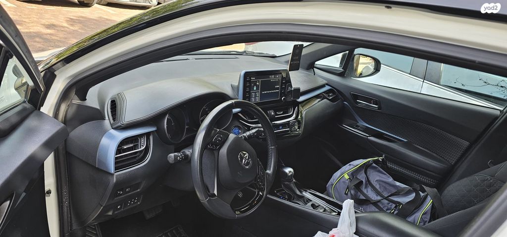 מודעת רכב טויוטה C-HR