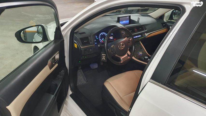 מודעת רכב לקסוס CT