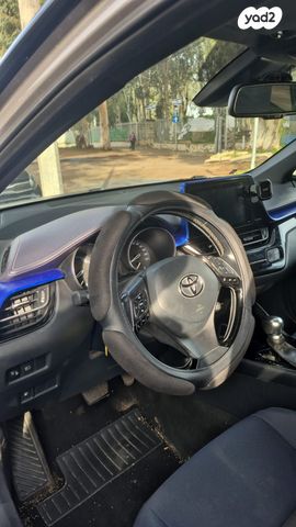 מודעת רכב טויוטה C-HR
