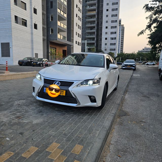 מודעת רכב לקסוס CT