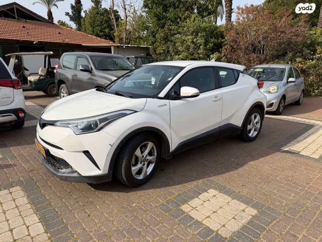 מודעת רכב טויוטה C-HR