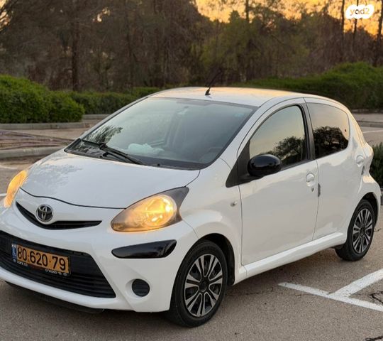 מודעת רכב טויוטה אייגו