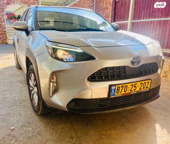 מודעת רכב טויוטה יאריס קרוס