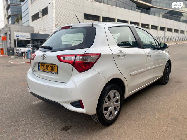 טויוטה יאריס