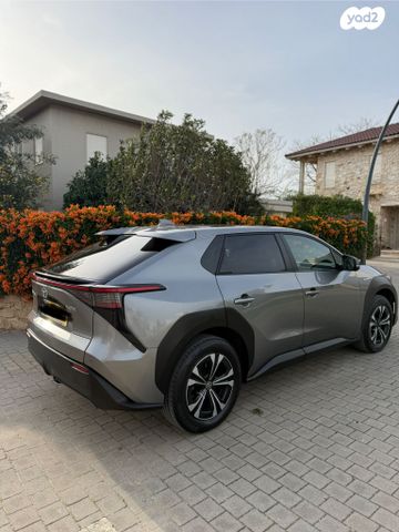 טויוטה bZ4X