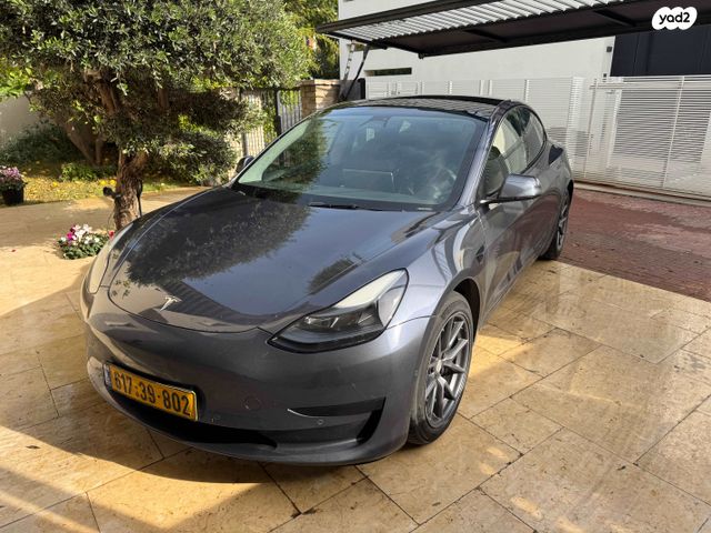 מודעת רכב טסלה מודל 3