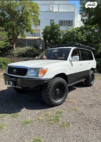 טויוטה לנד קרוזר