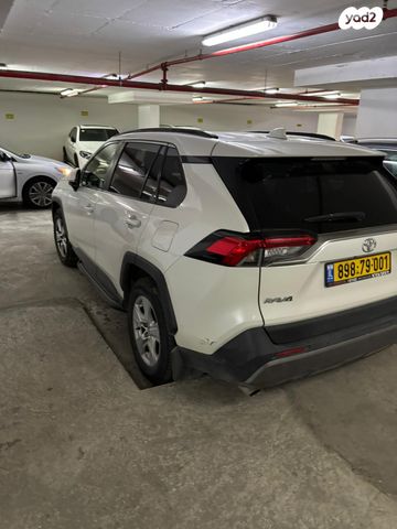 טויוטה RAV4