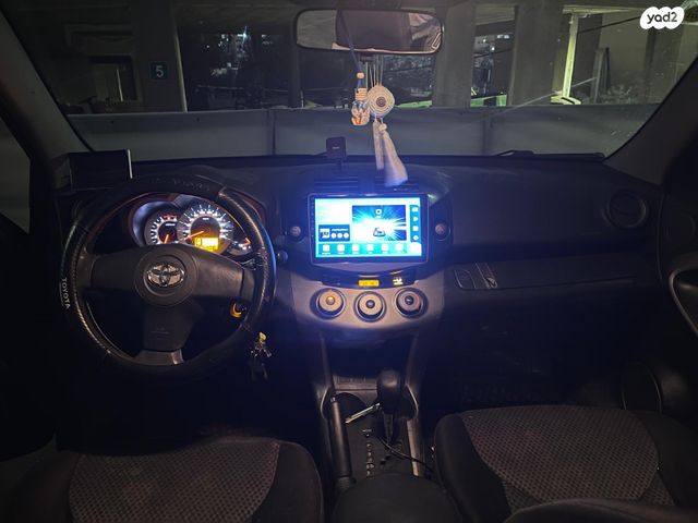 טויוטה RAV4