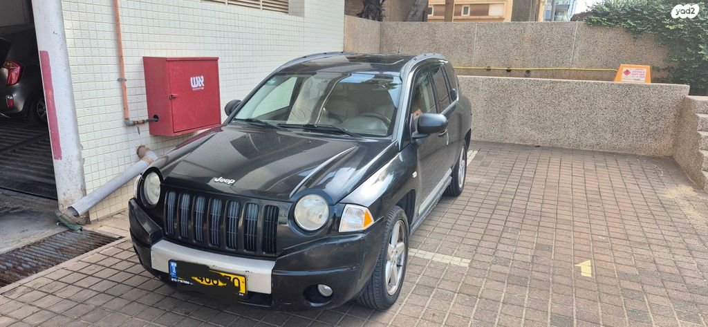 מודעת רכב ג'יפ קומפאס