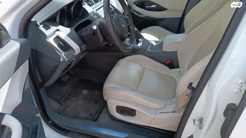 מודעת רכב יגואר E-Pace