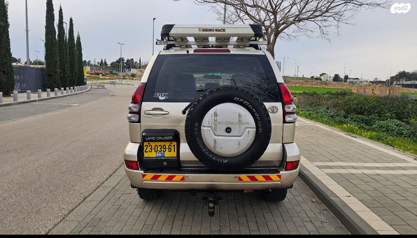 טויוטה לנד קרוזר