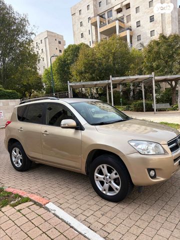 טויוטה RAV4