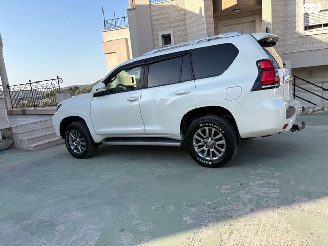 טויוטה לנד קרוזר