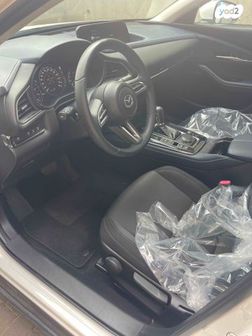 מודעת רכב מאזדה CX-30