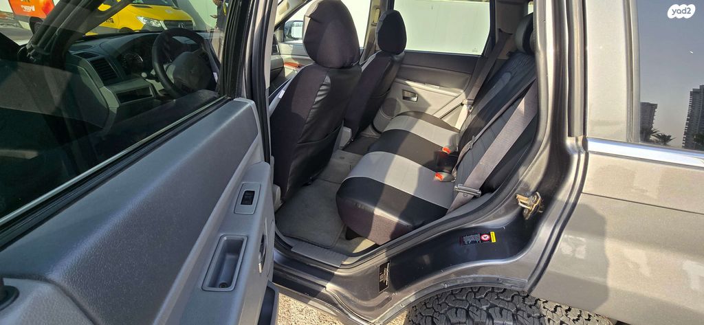 מודעת רכב ג'יפ גרנד צ'ירוקי