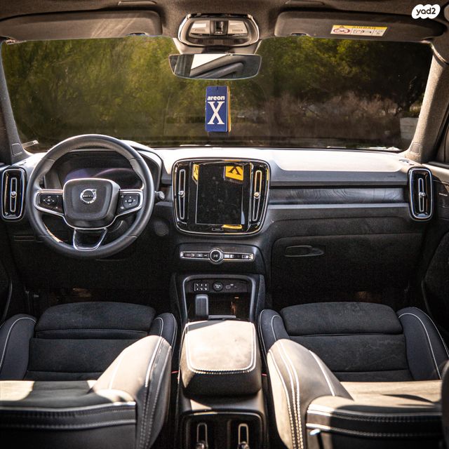 וולוו XC40