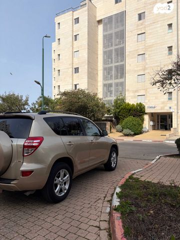 טויוטה RAV4