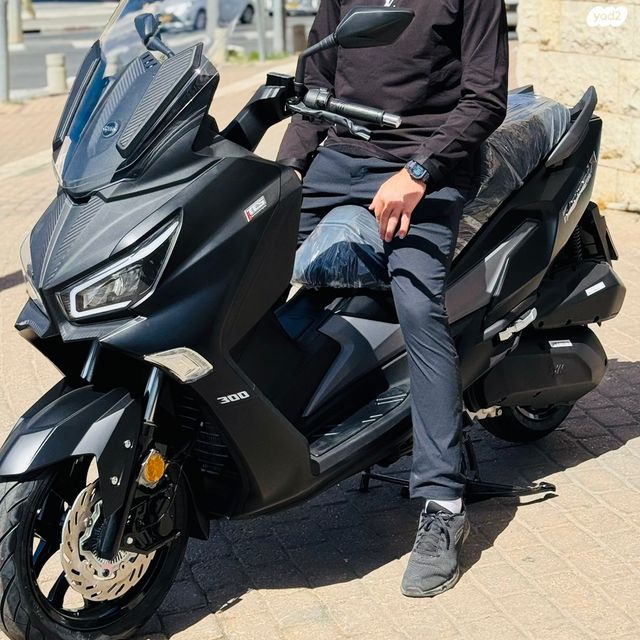 מודעת רכב סאן יאנג ג'וי-מקס Z-300