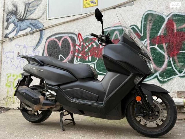 סאן יאנג מקסים 400i