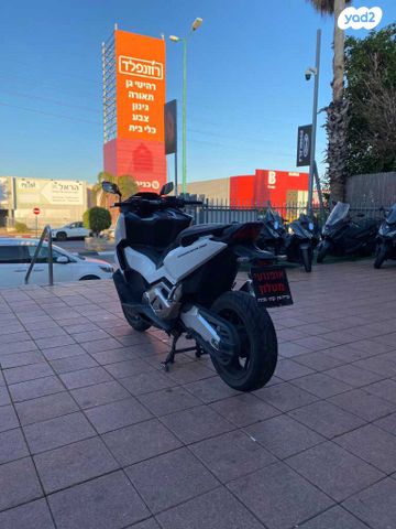 הונדה פורזה 750