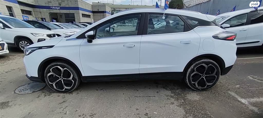 מודעת רכב ג׳ילי Geometry C