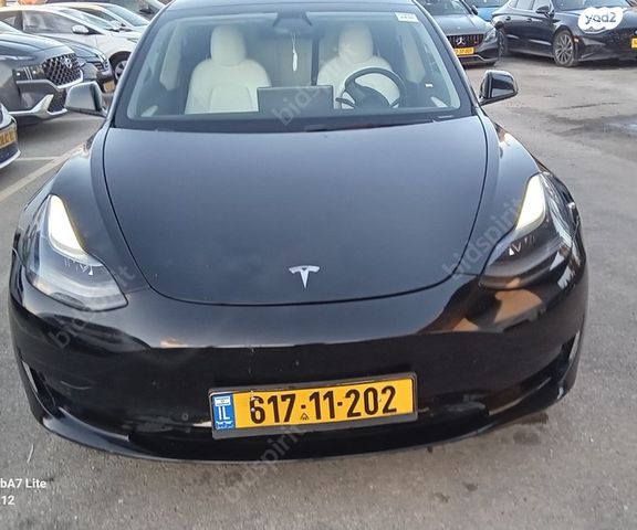 מודעת רכב טסלה מודל 3