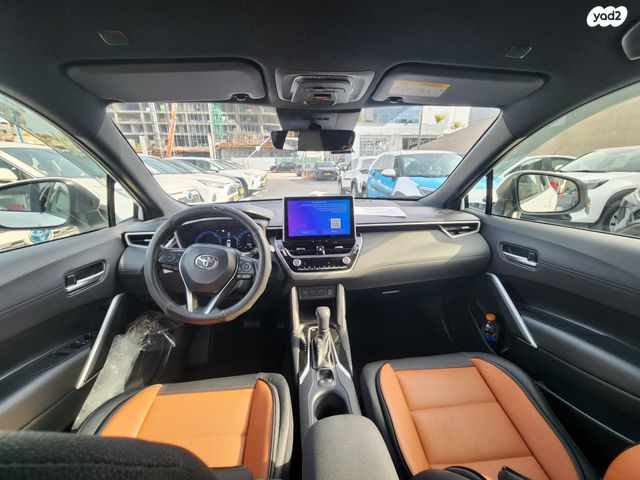 טויוטה קורולה קרוס