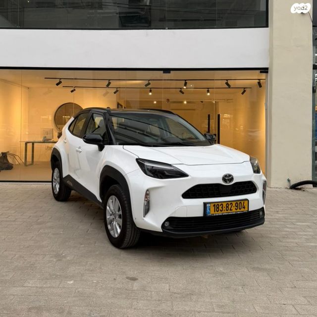 מודעת רכב טויוטה יאריס קרוס