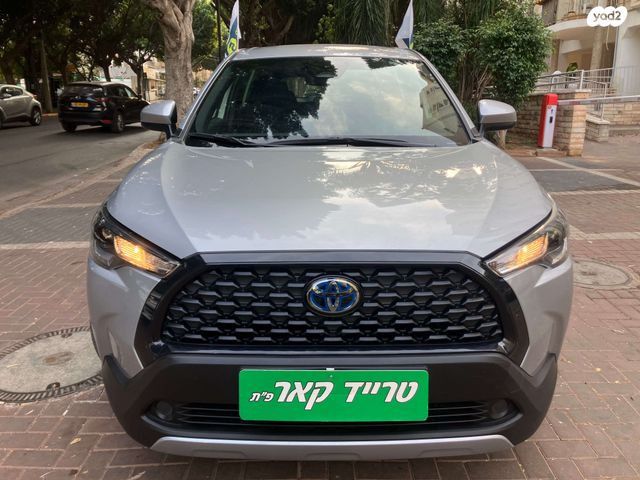 טויוטה קורולה קרוס