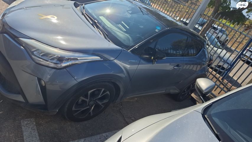 מודעת רכב טויוטה C-HR
