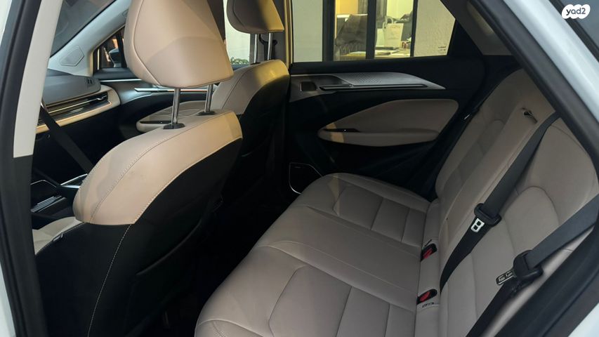 ג׳ילי Geometry C