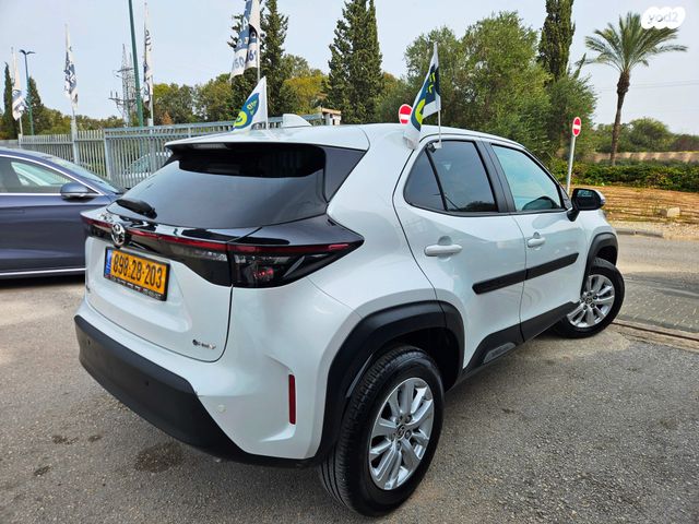 טויוטה יאריס קרוס