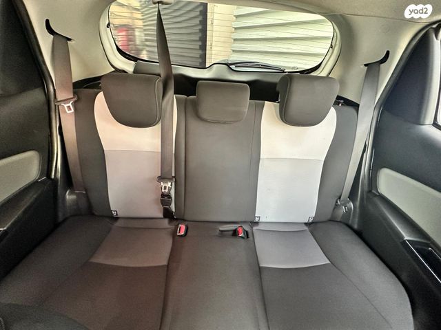 טויוטה יאריס