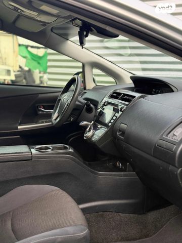 טויוטה פריוס פלוס