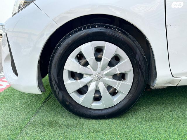 טויוטה יאריס