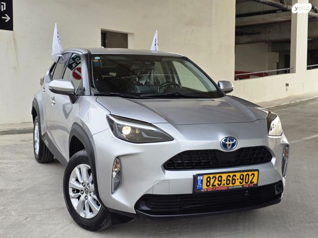 מודעת רכב טויוטה יאריס קרוס