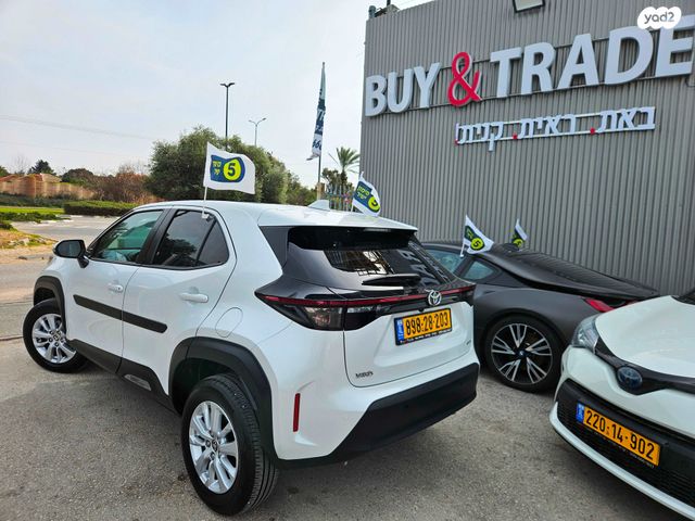 טויוטה יאריס קרוס