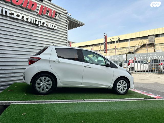 טויוטה יאריס