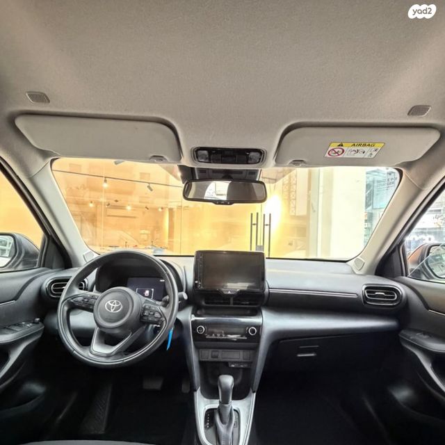 טויוטה יאריס קרוס