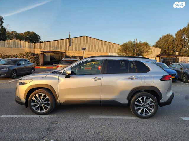 מודעת רכב טויוטה קורולה קרוס