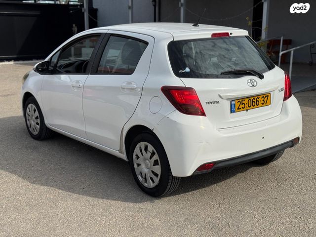 טויוטה יאריס